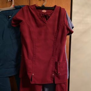 Dickies scrub set (wine)